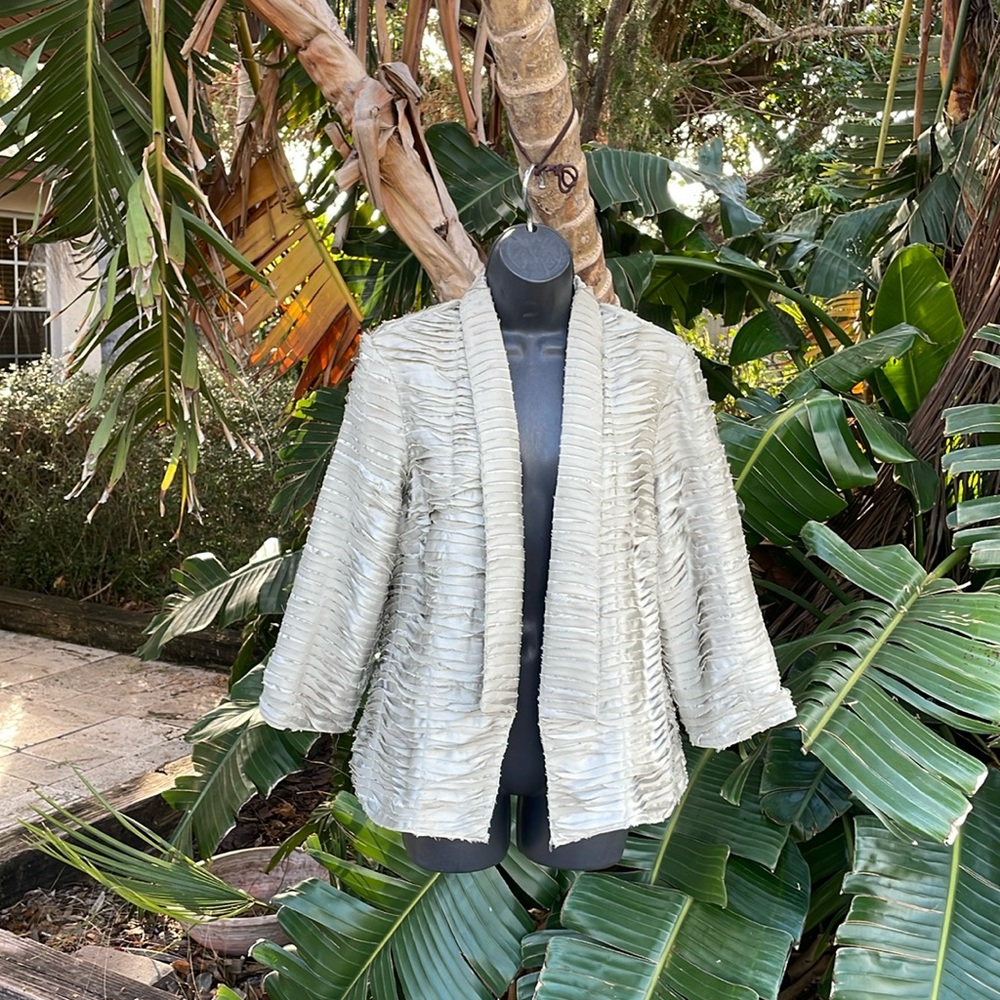 Chico champagne, silver ribbon, jacket